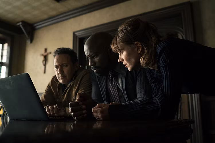 The Team Investigates A Demonic App Gone Viral This Week On "EVIL" (S3/E6)