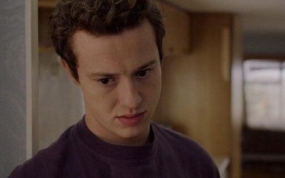 “Stranger Things” Heartthrob Stars In New Thriller ‘Make Up’ (Trailer)