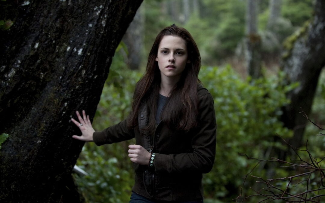 Twelve Years After ‘Twilight’ Kristen Stewart Bares He Fangs in New Movie